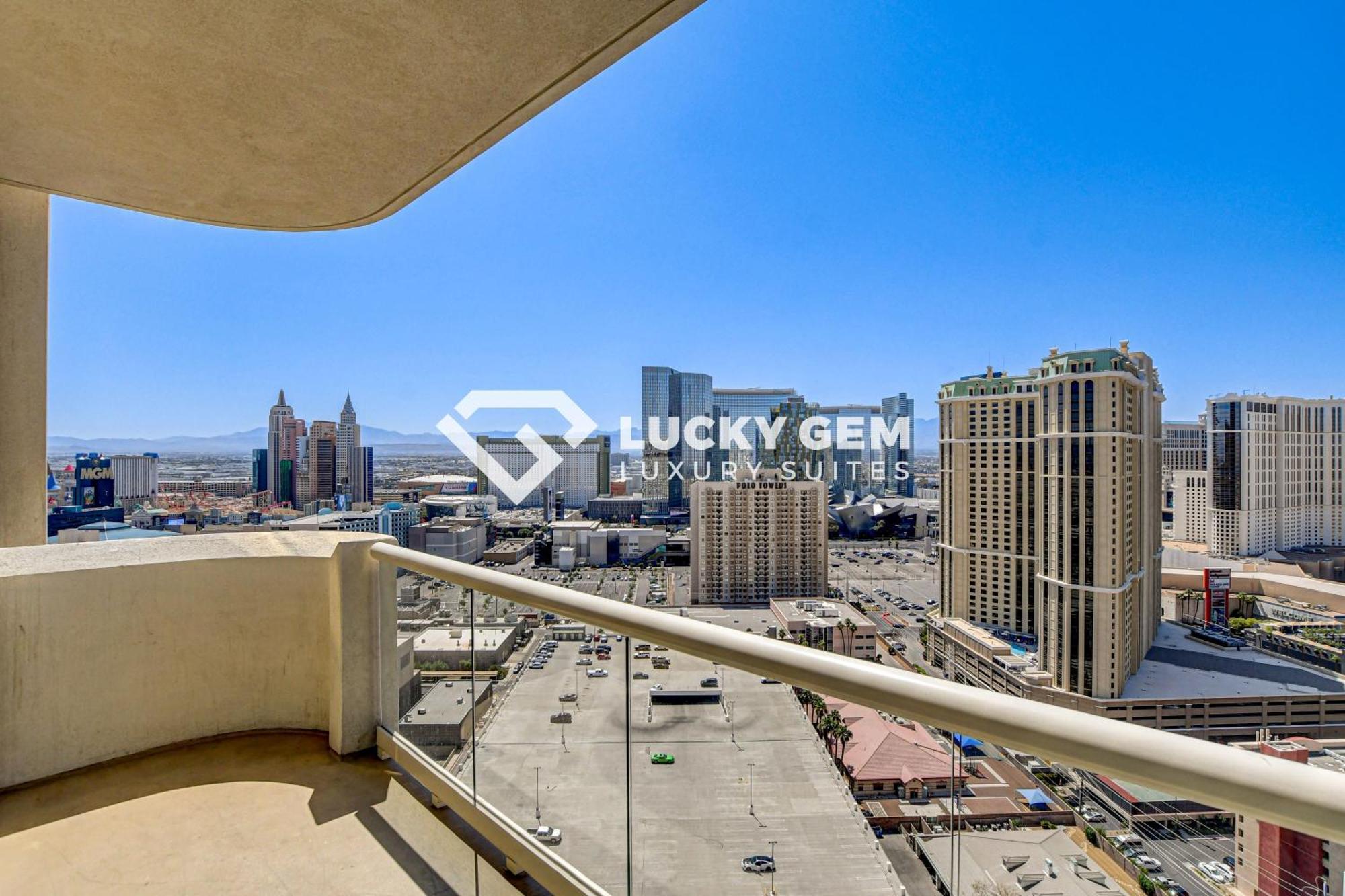Lucky Gem Penthouse & Luxury At Signature Resort, Balcony Strip View 2605 5*