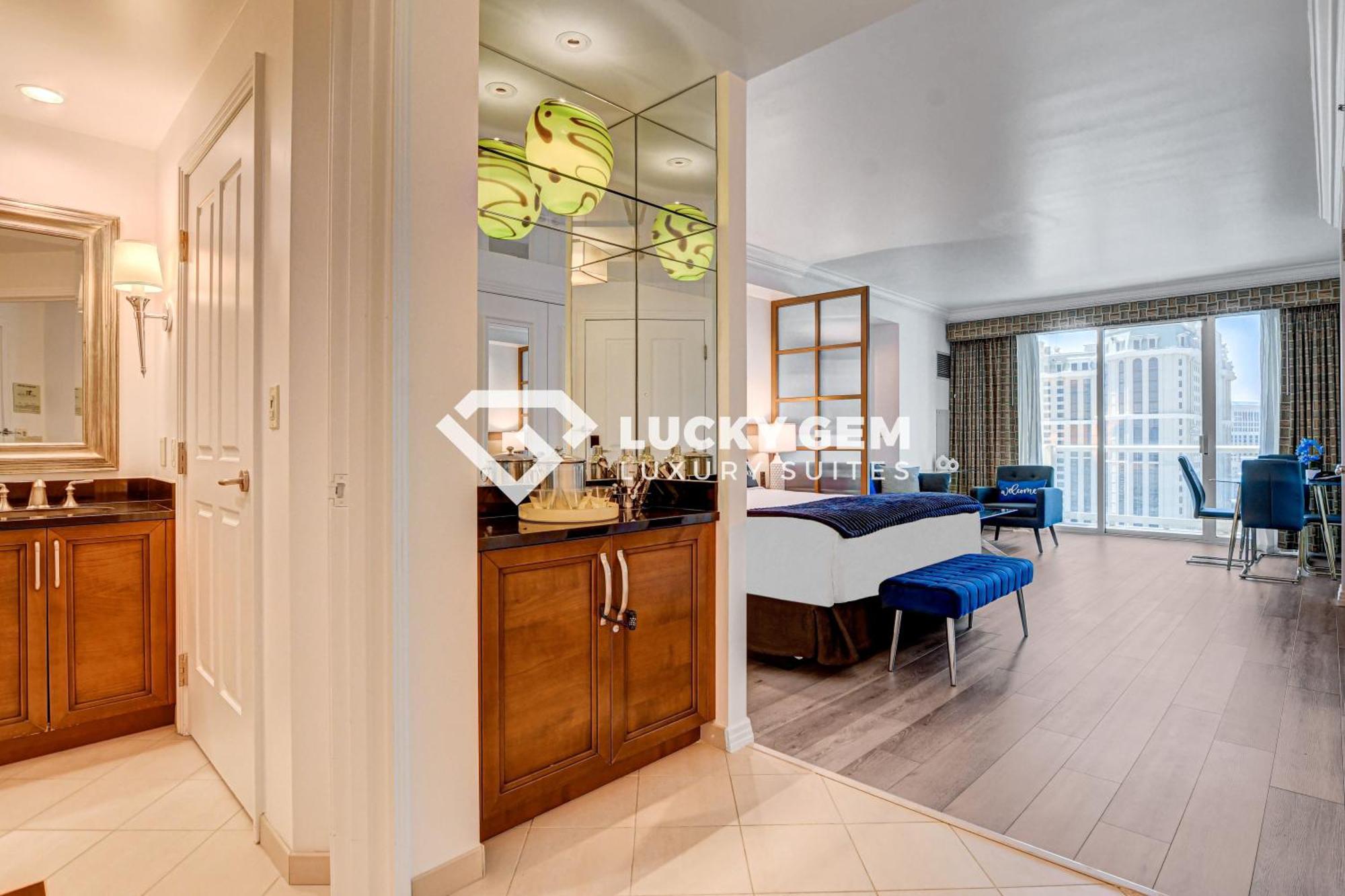 Lucky Gem Penthouse & Luxury At Signature Resort, Balcony Strip View 2605