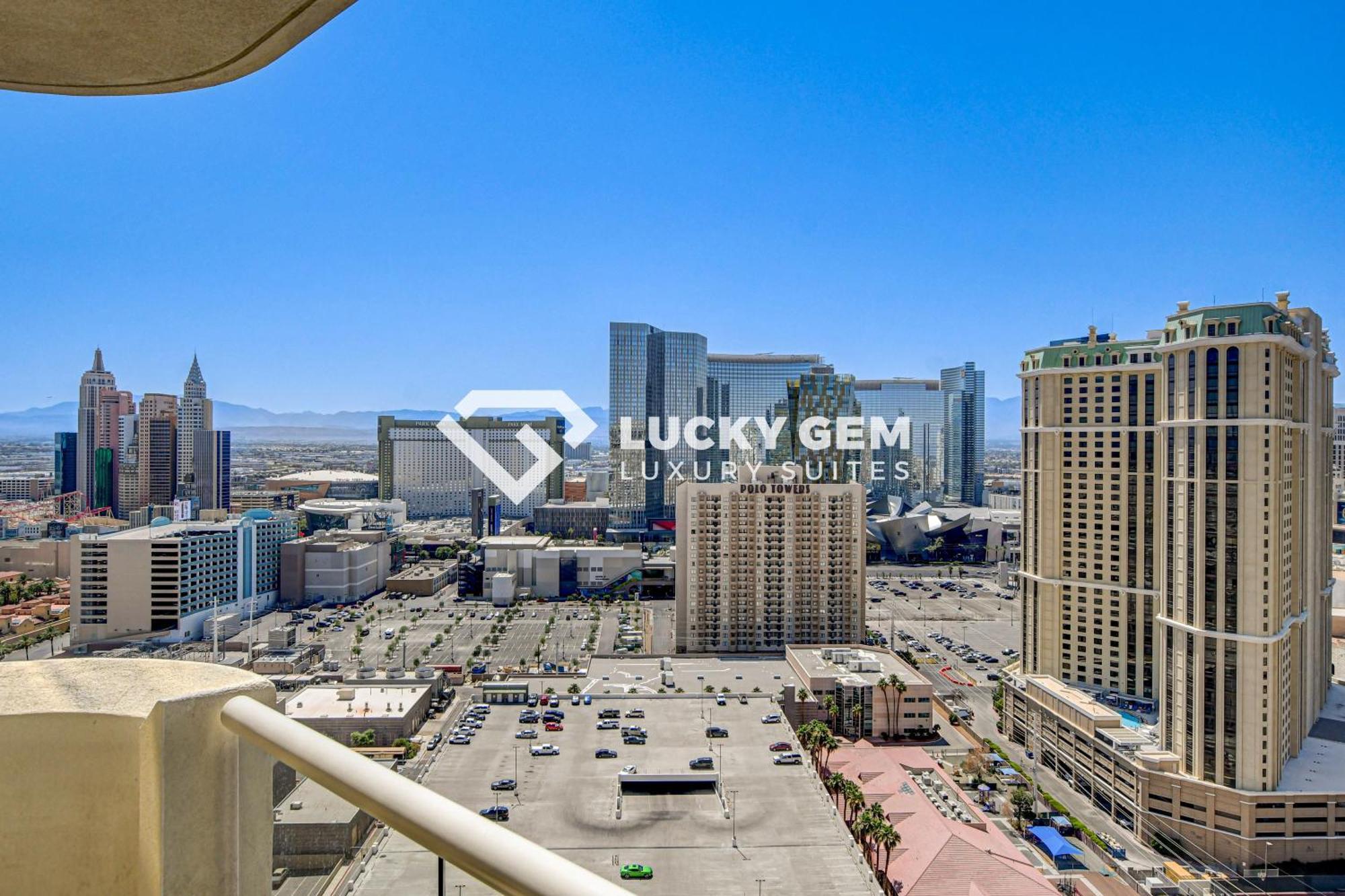 Hotel Lucky Gem Penthouse & Luxury At Signature Resort, Balcony Strip View 2605