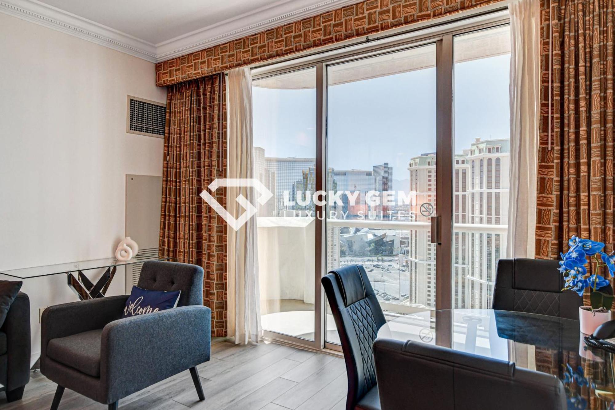 Hotel Lucky Gem Penthouse & Luxury At Signature Resort, Balcony Strip View 2605