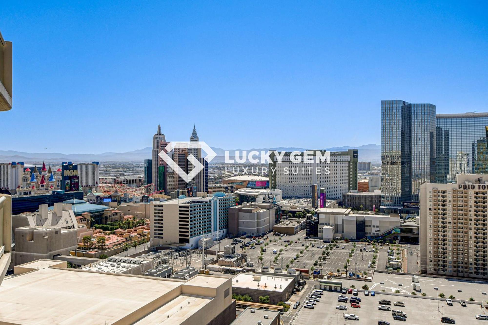 Lucky Gem Penthouse & Luxury At Signature Resort, Balcony Strip View 2605 Hotel
