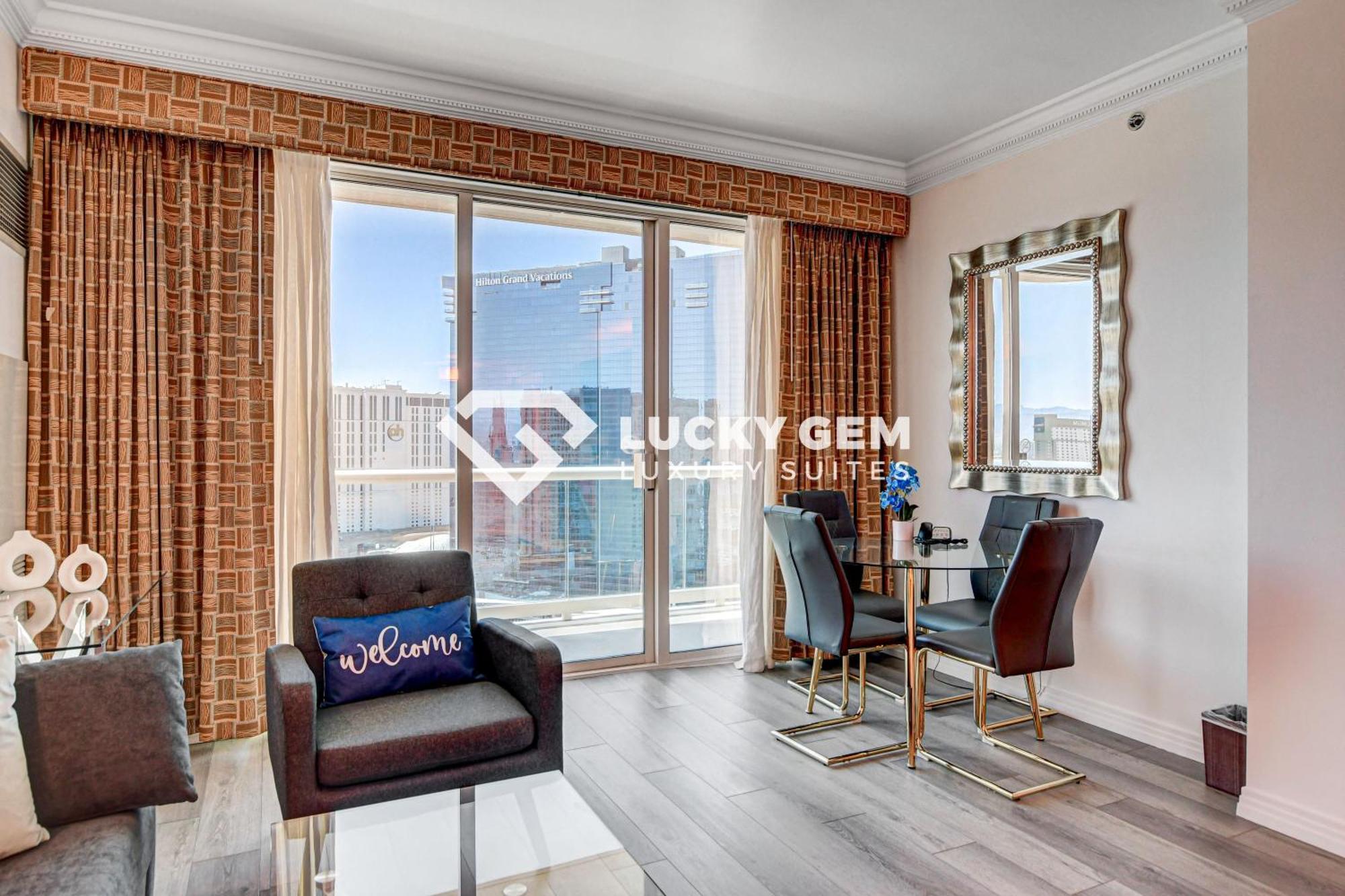 Hotel Lucky Gem Penthouse & Luxury At Signature Resort, Balcony Strip View 2605