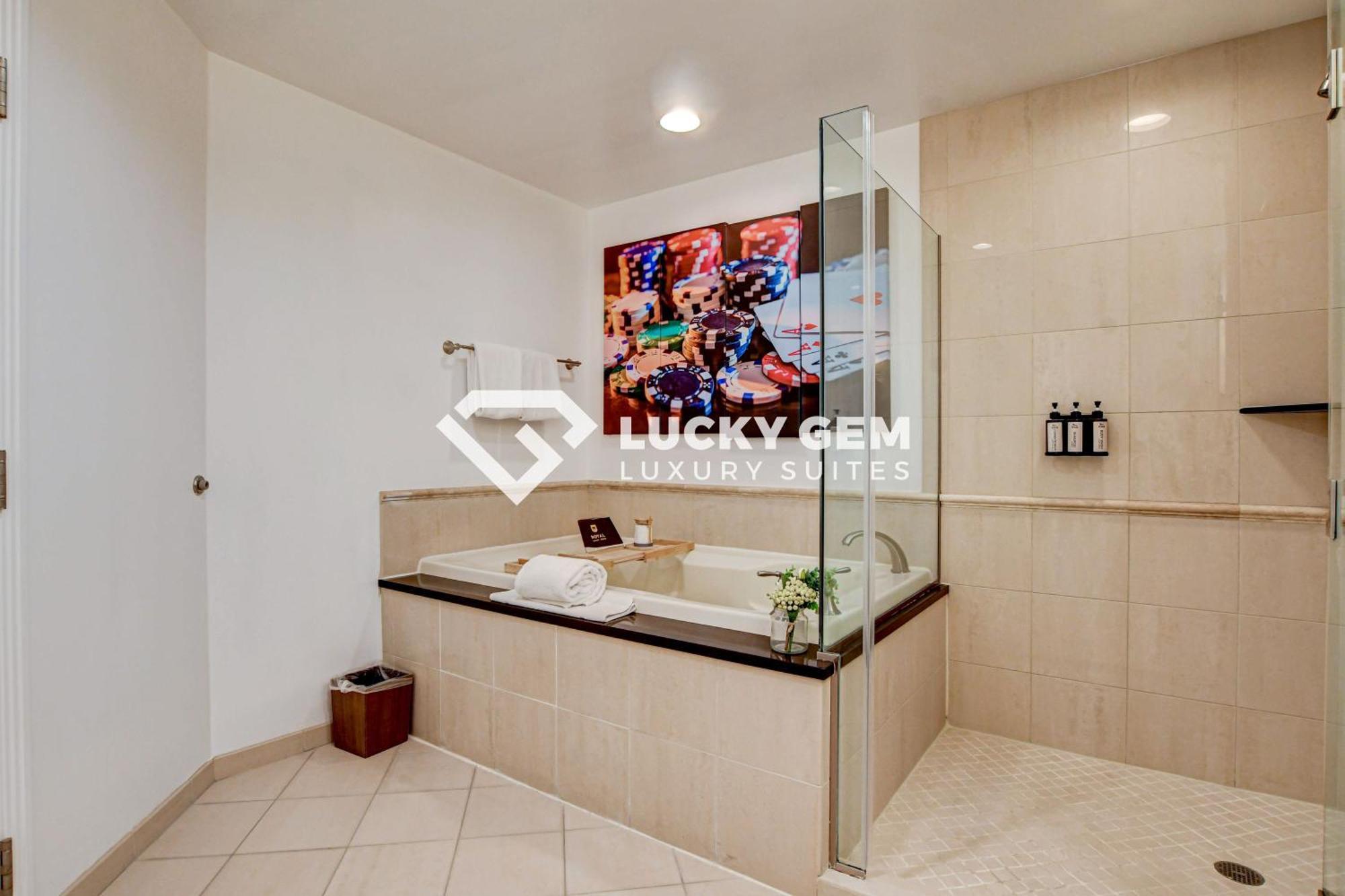 Lucky Gem Penthouse & Luxury At Signature Resort, Balcony Strip View 2605