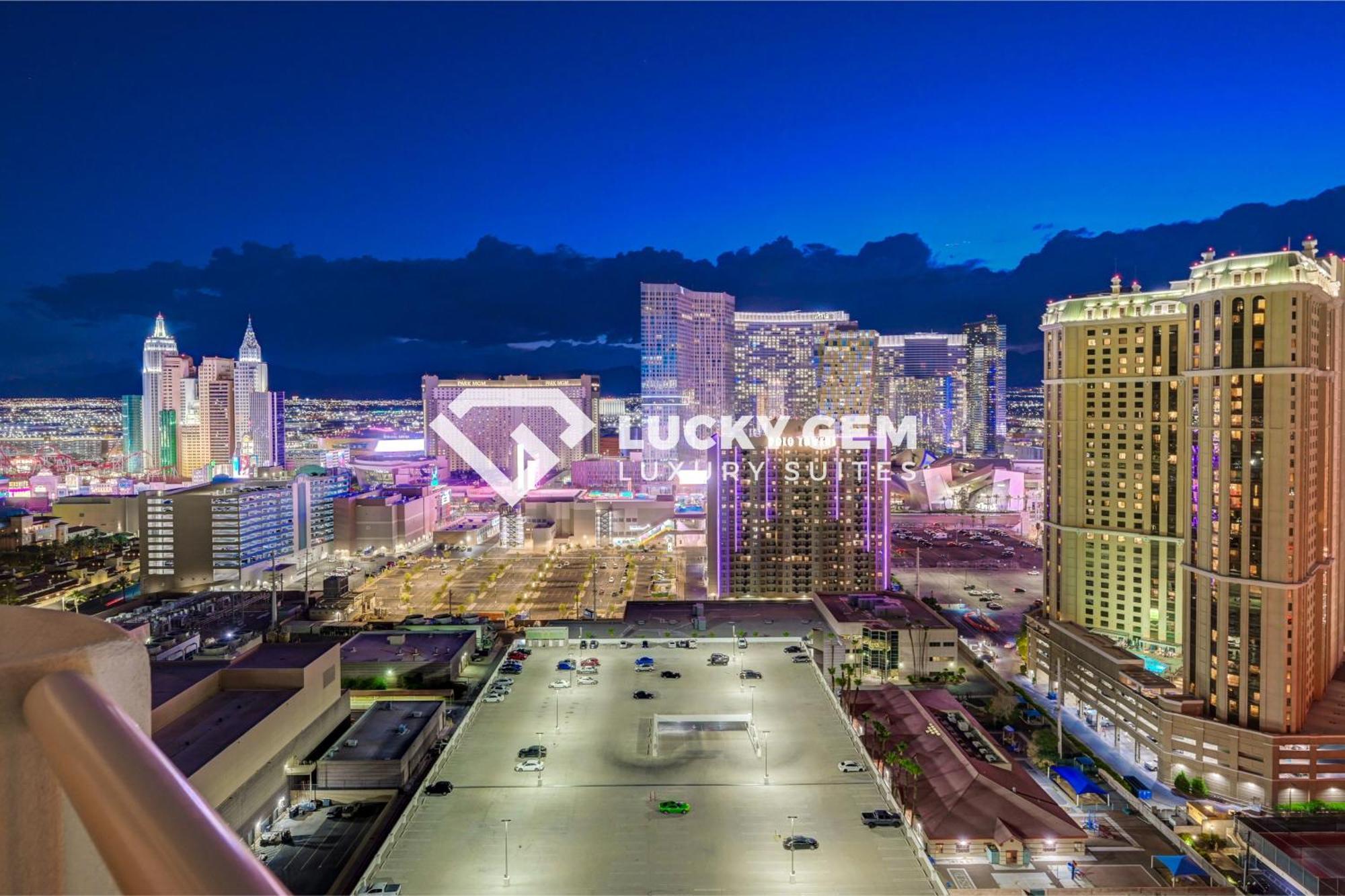Lucky Gem Penthouse & Luxury At Signature Resort, Balcony Strip View 2605 Hotel