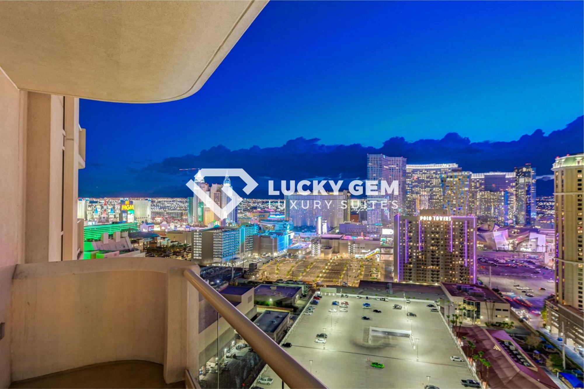 Lucky Gem Penthouse & Luxury At Signature Resort, Balcony Strip View 2605