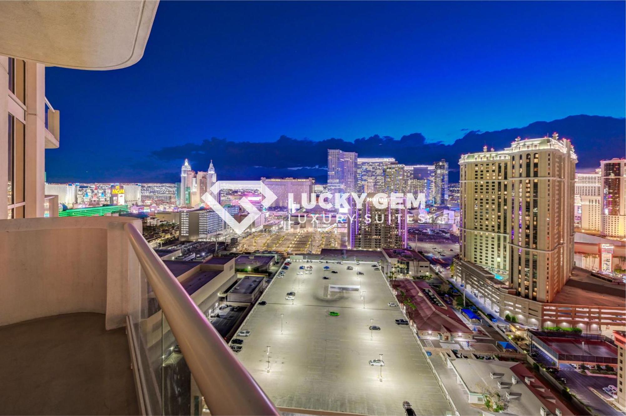 Lucky Gem Penthouse & Luxury At Signature Resort, Balcony Strip View 2605