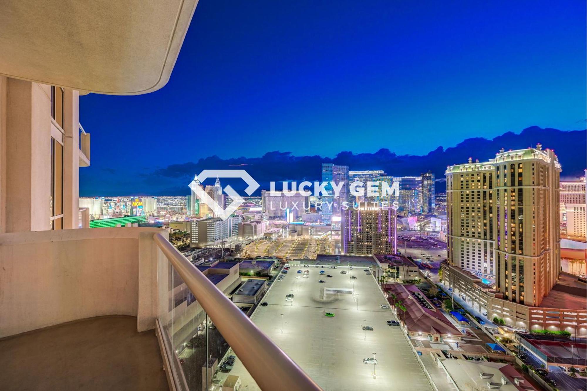Lucky Gem Penthouse & Luxury At Signature Resort, Balcony Strip View 2605